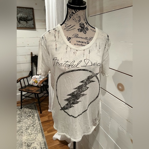 CHA SOR Chaser Grateful Dead Women's White Graphic Tee, destroyed, size medium - Picture 1 of 5